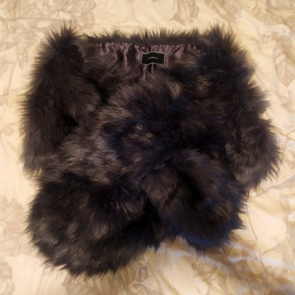 Le Chateau Shawl OS